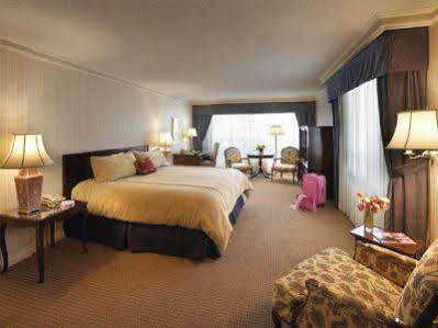 Sutton Place Hotel Торонто Экстерьер фото